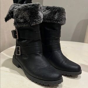 Cozy Black Fur-Trimmed Winter Boots